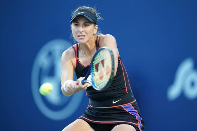August 12, 2022, Toronto, Ontario, Canada: BELINDA BENCIC hits a shot during her game against Beatriz Haddad Maia. Haddad Maia would go on to win the game 2-6, 6-3, 6-3. Toronto Canada - ZUMAm215 20220812_zip_m215_019 Copyright: xArlynxMcAdoreyx