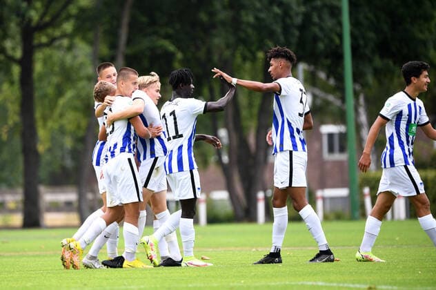 Fussball, A-Junioren, Saison 2022 2023, A-Junioren Bundesliga Nord Nordost (1. Spieltag), Hertha BSC U19 - RB Leipzig U19, Hertha jubelt nach Tor zum 1:0 durch Leander Popp (U19, Hertha BSC), 13.08. 2022,