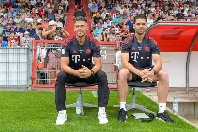 v.li.: Trainer Martin Demichelis (FC Bayern München) Co-Trainer Stephan Buck (FC Bayern München, FCB), 13.08.2022, Unterhaching (Deutschland), Fussball, Regionalliga Bayern, SpVgg Unterhaching - FC Bayern München II *** v li Coach Martin Demichelis FC Bayern München Co Coach Stephan Buck FC Bayern München, FCB , 13 08 2022, Unterhaching Germany , Football, Regionalliga Bayern, SpVgg Unterhaching FC Bayern München II xslx