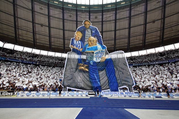 Sport Themen der Woche KW32 13.08.2022, xtgx, Fussball 1.Bundesliga, Hertha BSC Berlin - Eintracht Frankfurt emspor, v.l. Choreographie der Fans Zuschauer von Hertha Trainer (DFL DFB REGULATIONS PROHIBIT ANY USE OF PHOTOGRAPHS as IMAGE SEQUENCES and or QUASI-VIDEO) Berlin *** 13 08 2022, xtgx, football 1 Bundesliga, Hertha BSC Berlin Eintracht Frankfurt emspor, v l choreography of fans spectators of Hertha coach DFL DFB REGULATES PROHIBIT ANY USE OF PHOTOGRAPHS as IMAGE SEQUENCES and or QUASI VIDEO Berlin