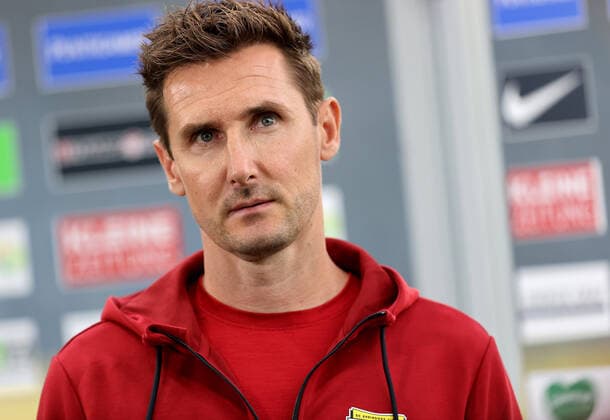 Sport Themen der Woche KW32 SOCCER - BL, Sturm vs Altach GRAZ,AUSTRIA,13.AUG.22 - SOCCER - ADMIRAL Bundesliga, SK Sturm Graz vs SCR Altach. Image shows head coach Miroslav Klose (Altach).  GEPAxpictures xHansxOberlaender