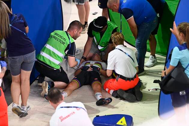Bilder des Jahres 2022, Sport 08 August Sport Themen der Woche KW32 Sport Bilder des Tages Munich, Germany - August 13 : crash of Paternoster Letizia (ITA) during the 2022 European Championships Cycling Track as part of the European Championships Munich 2022 on August 13, 2022 in Munich, Germany, 13 08 2022 ( European Championship, EM, Europameisterschaft Cycling Track Munich 2022 PhotoNews Panoramic 