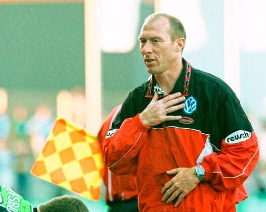 Wolfgang Wolf Trainer vom VfL Wolfsburg -hier im Freundschaftsspiel gegen Eintracht Braunschweig am 26.07.1998. *** Wolfgang Wolf coach of VfL Wolfsburg here in the friendly match against Eintracht Braunschweig on 26 07 1998