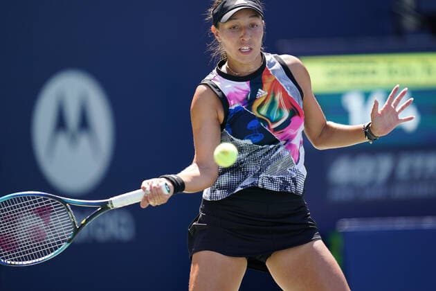 August 13, 2022, Toronto, Ontario, Canada: JESSICA PEGULA hits a shot during her game against Simona Halep at the National Bank Open semi-finals in Toronto. Halep would go on to win the match 6-2, 3-6, 4-6, and advance to the final match of the National Bank Open in Toronto. Toronto Canada - ZUMAm215 20220813_zip_m215_001 Copyright: xArlynxMcAdoreyx