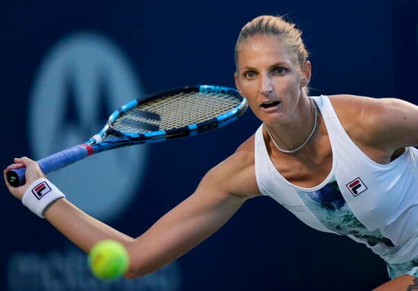 August 13, 2022, TORONTO, ON, CANADA: Karolina Pliskova, of the Czech Republic, returns against Brazil s Beatriz Haddad Maia during the National Bank Open semi-final tennis tournament action in Toronto on Saturday, August 13, 2022. Canada News - August 13, 2022  - ZUMAc35_ 20220813_zaf_c35_146 Copyright: xNathanxDenettex