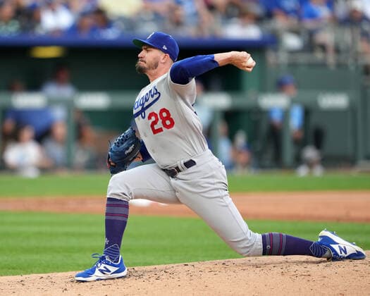 AUG 13, 2022: Los Angeles Dodgers starting pitcher Andrew Heaney (28) delivers a pitch at Kauffman Stadium Kansas City, Missouri. The Dodgers beat the Kansas City Royals 13-3 CSM. Kansas City United States - ZUMAc04_ 20220813_zaf_c04_044 Copyright: xJonxRobichaudx