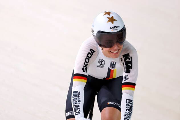 Siegerin Emma Hinze im 500m Zeitfahren bei den European Championships 2022 im Bahnradsport in der Messe München. München, 13.08.2022