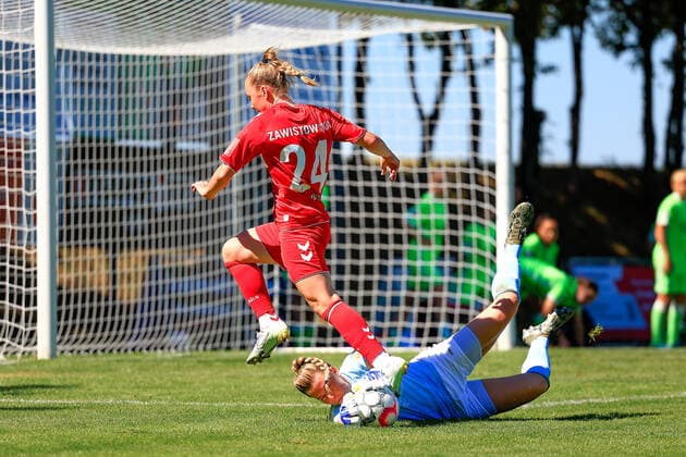 STEKA-Cup 2022 1. FC Köln - SG 99 Andernach Laura van der Laan (SG99, 1) rettet vor Weronika Zawistoska (FC, 24) Schleidweiler Schleidweiler Rheinland-Pfalz Deutschland