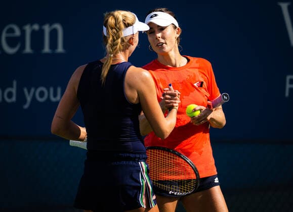 August 13, 2022, CINCINNATI, UNITED STATES: Alize Cornet of France & Jil Teichmann of Switzerland during practice ahead of the 2022 Western & Southern Open WTA, Tennis Damen 1000 tennis tournament CINCINNATI UNITED STATES - ZUMAa181 20220813_zaa_a181_043 Copyright: xRobxPrangex