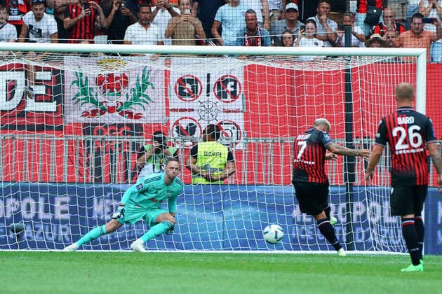 Penalty - Andy Delort (OGC Nice) - Matz Sels (RC Strasbourg) FOOTBALL : OGC Nice vs Strasbourg - Ligue 1 Uber Eats - Nice - 14 08 2022 NorbertScanella Panoramic 