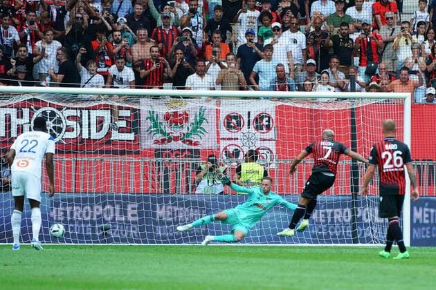 Penalty - Andy Delort (OGC Nice) - Matz Sels (RC Strasbourg) FOOTBALL : OGC Nice vs Strasbourg - Ligue 1 Uber Eats - Nice - 14 08 2022 NorbertScanella Panoramic 