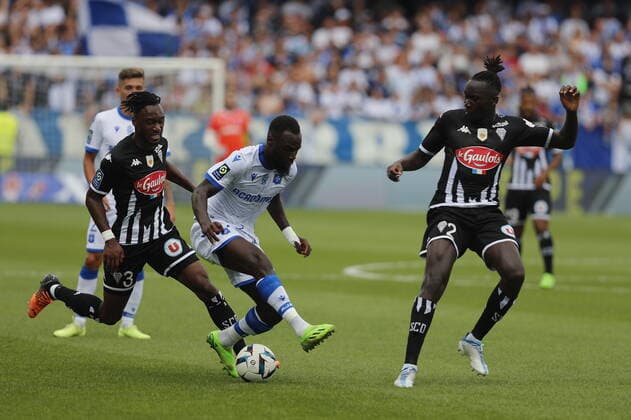 (Auxerre) Lassine Sinayoko (Angers) Souleyman Doumbia - Batista Mendy Football : Auxerre vs Angers - Ligue 1 - 14 08 2022 StephanieGrossetete Panoramic 