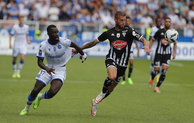 (Auxerre) Lassine Sinayoko (Angers) Miha Blazic Football : Auxerre vs Angers - Ligue 1 - 14 08 2022 StephanieGrossetete Panoramic 