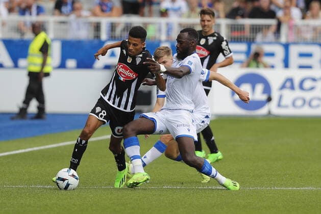 (Auxerre) Lassine Sinayoko (Angers) AZZeddine Ounahi Football : Auxerre vs Angers - Ligue 1 - 14 08 2022 StephanieGrossetete Panoramic 