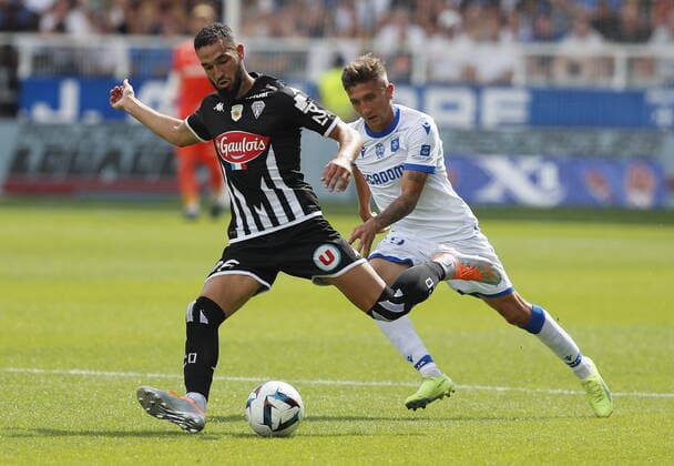 (Auxerre) Mathias Autret (Angers) Nabil Bentales Football : Auxerre vs Angers - Ligue 1 - 14 08 2022 StephanieGrossetete Panoramic 