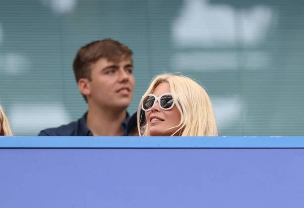 Sport Themen der Woche KW32 Sport Bilder des Tages London, England, 14th August 2022. Claudia Schiffer looks on during the Premier League match at Stamford Bridge, London. Picture credit should read: Paul Terry Sportimage EDITORIAL USE ONLY. No use with unauthorised audio, video, data, fixture lists, club league logos or live services. Online in-match use limited to 120 images, no video emulation. No use in betting, games or single club league player publications. SPI-1792-0017