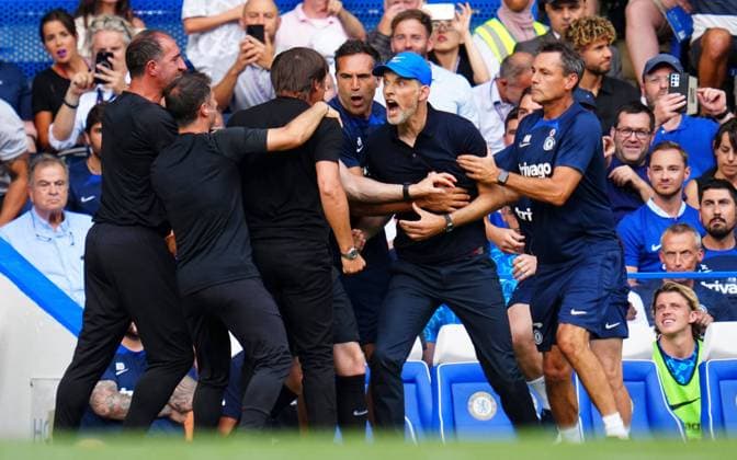 Bilder des Jahres 2022, Sport 08 August Sport Themen der Woche KW32 Sport Bilder des Tages Mandatory Credit: Photo by Javier Garcia Shutterstock (13079055ae) Tottenham Hotspur Manager Antonio Conte and Chelsea manager Thomas Tuchel square up after Conte celebrated their first goal 1-1 Chelsea v Tottenham Hotspur, Premier League, Football, Stamford Bridge, London, UK - 14 Aug 2022 EDITORIAL USE ONLY No use with unauthorised audio, video, data, fixture lists, club league logos or live services. Online in-match use limited to 120 images, no video emulation. No use in betting, games or single club league player publications. Chelsea v Tottenham Hotspur, Premier League, Football, Stamford Bridge, London, UK - 14 Aug 2022 EDITORIAL USE ONLY No use with unauthorised audio, video, data, fixture lists, club league logos or live services. Online in-match use limited to 120 images, no video emulation. No use in betting, games or single club league player publications.  Copyright: xJavierxGarcia Shutterstockx 13079055ae
