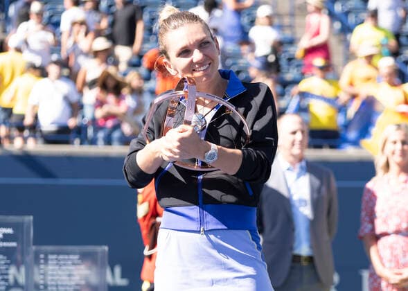 August 14, 2022, Toronto, Ontario, Canada: SIMONA HALEP from Romania holds up her trophy after she defeated Beatriz Haddad Maia 3-6, 6-2, 3-6 to win the National Bank Open in Toronto Canada. Toronto Canada - ZUMAm215 20220814_zip_m215_013 Copyright: xArlynxMcAdoreyx