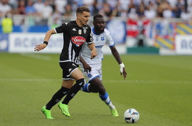 (Auxerre) Lassine Sinayoko (Angers) Adrien Hunou Football : Auxerre vs Angers - Ligue 1 - 14 08 2022 StephanieGrossetete Panoramic 