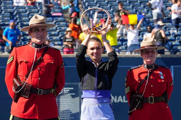 August 14, 2022, TORONTO, ON, CANADA: Simona Halep, of Romania, hoists the trophy after defeating Beatriz Haddad Maia, of Brazil, to win the National Bank Open finals tennis tournament in Toronto on Sunday, August 14, 2022. Canada News - August 14, 2022 - ZUMAc35_ 20220814_zaf_c35_102 Copyright: xNathanxDenettex
