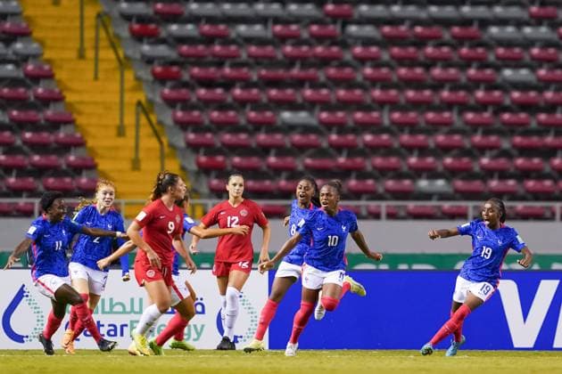 San Jose, Costa Rica, August 14th 2022: Magnaba Folquet (10 France) celebrates after scoring her team s first goal with teammates during the FIFA U20 Womens World Cup Costa Rica 2022 football match between France and Canada at Estadio Nacional in San Jose, Costa Rica. (Daniela Porcelli SPP) Copyright: xDanielaxPorcellix xSPPx spp-en-DaPoSp-20220814-JDP03354