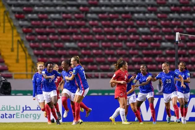 San Jose, Costa Rica, August 14th 2022: Magnaba Folquet (10 France) celebrates after scoring her team s first goal with teammates during the FIFA U20 Womens World Cup Costa Rica 2022 football match between France and Canada at Estadio Nacional in San Jose, Costa Rica. (Daniela Porcelli SPP) Copyright: xDanielaxPorcellix xSPPx spp-en-DaPoSp-20220814-JDP03356