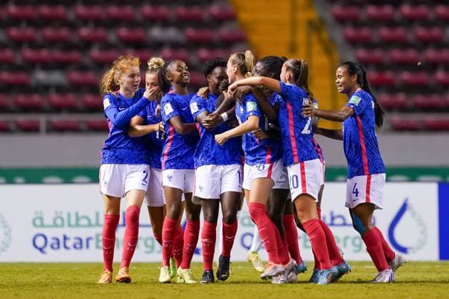 San Jose, Costa Rica, August 14th 2022: Magnaba Folquet (10 France) celebrates after scoring her team s first goal with teammates during the FIFA U20 Womens World Cup Costa Rica 2022 football match between France and Canada at Estadio Nacional in San Jose, Costa Rica. (Daniela Porcelli SPP) Copyright: xDanielaxPorcellix xSPPx spp-en-DaPoSp-20220814-JDP03363-Verbessert