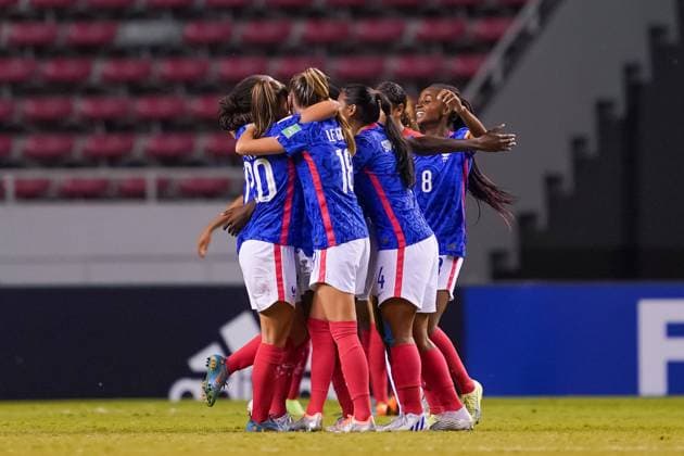 San Jose, Costa Rica, August 14th 2022: Magnaba Folquet (10 France) celebrates after scoring her team s second goal with teammates during the FIFA U20 Womens World Cup Costa Rica 2022 football match between France and Canada at Estadio Nacional in San Jose, Costa Rica. (Daniela Porcelli SPP) Copyright: xDanielaxPorcellix xSPPx spp-en-DaPoSp-20220814-JDP03378