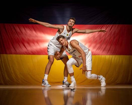 Basketball Köln 08.08.2022 Deutsche Basketball Nationalmannschaft Herren Männer Kader für die Eurobasket 2022 Europameisterschaft Franz Wagner (Deutschland, No.09) Moritz Wagner (Deutschland, No.13)