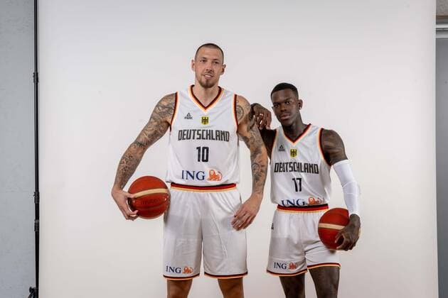 EuroBasket 2022, DBB - Kader Basketball Köln 08.08.2022 Deutsche Basketball Nationalmannschaft Herren Männer Kader für die Eurobasket 2022 Dennis Schröder Schroeder (Deutschland, No.17) Schröder Schroder Daniel Theis (Deutschland, No.10)