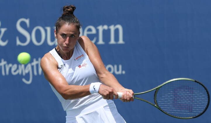 Sara Sorribes Tormo of Spain returns a volley against Alison Riske-Amritraj of the United States during the first round of the 2022 Western and Southern Masters tournament at the Lindner Family Tennis Center in Mason, Ohio, USA, 15 August 2022. Western and Southern Masters tennis tournament !ACHTUNG: NUR REDAKTIONELLE NUTZUNG!  Copyright: xMarkxLyonsx AME9558 20220815-ab5625da0750bcefabcb432bb520d32fb16d6524