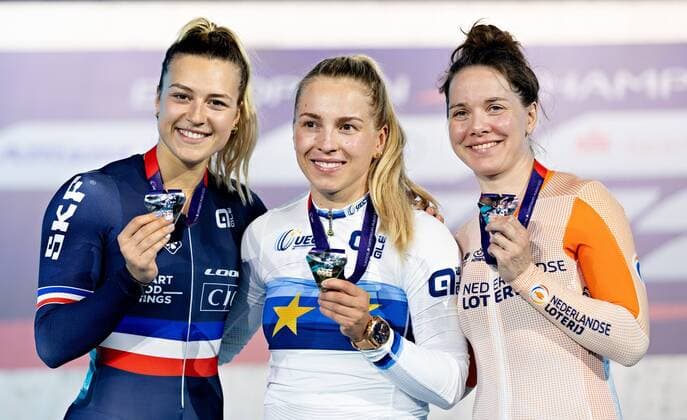 Bilder des Jahres 2022, Sport 08 August Sport Themen der Woche KW33 Sport Bilder des Tages MUNICH - Laurine van Riessen (r), Mathilde Gros (FRA) (l) and Emma Hinze (GER) (center) with medals during Track cycling, Rad, Radsport, Bahnrad, Bahn (omnium) on the fifth day of the Multi European Championship, EM, Europameisterschaft The German city of Munich will host a combined European Championship of various sports in 2022. ANP IRIS VAN DEN BROEK European Championships Munich 2022-Day 5 2022 xVIxANPxSportx xxANPxIVx *** MUNICH Laurine van Riessen r , Mathilde Gros FRA l and Emma Hinze GER center with medals during track cycling omnium on the fifth day of the Multi European Championship The German city of Munich will host a combined European Championship of various sports in 2022 ANP IRIS VAN DEN BROEK European Championships Munich 2022 Day 5 2022 xVIxANPxSportx xxANPxIVx 453116466 originalFilename: 453116466.jpg
