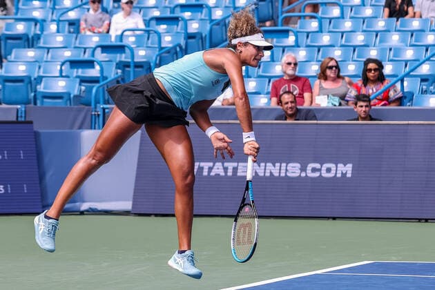 August 15, 2022, Mason, Ohio, USA: Mayar Sherif (EGY) serves during Monday s first round of the Western and Southern Open at the Lindner Family Tennis Center, Mason, Oh. Mason USA - ZUMAs304 20220815_zaf_s304_044 Copyright: xScottxStuartx