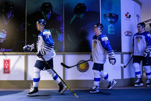 220815 Kasper Puutio and Roni Hirvonen of Finland walk to the ice for warm-up during the 2022 IIHF World Junior Championship group stage game between Canada and Finland on August 15, 2022 in Edmonton. Photo: Joel Marklund BILDBYRAN kod JM JM0360 bbeng ishockey Ice hockey, Eishockey jvm junior-vm u20 2022 iihf world junior championship world juniors canada kanada finland Copyright: JOELxMARKLUND BB220815JM002