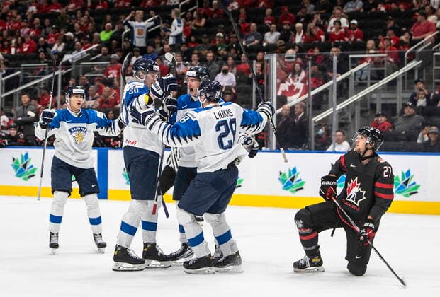 August 15, 2022, EDMONTON, AB, CANADA: Finland celebrates a goal as Canada forward Will Cuylle (27) looks on during first period IIHF World Junior Hockey Championship action in Edmonton on Monday August 15, 2022. Canada News - August 15, 2022  - ZUMAc35_ 20220815_zaf_c35_047 Copyright: xJasonxFransonx