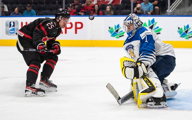 August 15, 2022, EDMONTON, AB, CANADA: Canada s William Dufour (25) is stopped by Finland goalie Leevi Merilainen (1) during second period IIHF World Junior Hockey Championship action in Edmonton on Monday August 15, 2022. Canada News - August 15, 2022  - ZUMAc35_ 20220815_zaf_c35_071 Copyright: xJasonxFransonx