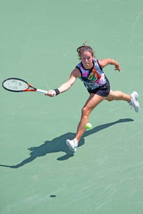 September 14, 2022, Mason, OH, USA: Western and Southern Open Tennis, Mason, OH - Daria Kasatkina returns the ball agaisnt opponent Amanda Anisimova . August 15, 2022 - ZUMA Press Mason USA - ZUMAn24_ 20220914_zaf_n24_013 Copyright: xWallyxNellx