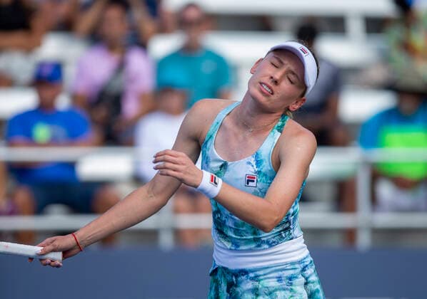 September 14, 2022, Mason, OH, USA: Western and Southern Open Tennis, Mason, OH - Ekaterina Alexandrova expresses dismay agaisnt opponent Leyla Fernandez. August 15, 2022 - ZUMA Press Mason USA - ZUMAn24_ 20220914_zaf_n24_024 Copyright: xWallyxNellx