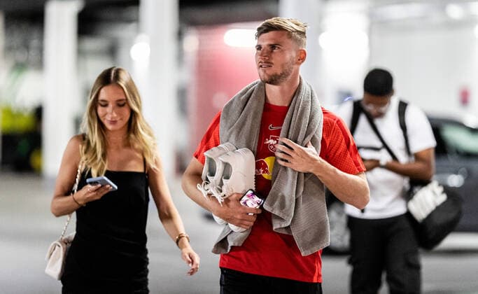 Leipzigs Timo Werner mit Freundin Paula Lense. Ankunft des neuen RB Leipzig Spieler Timo Werner in der Red Bull Arena. 9. Mai 2022: Leipzig, Red Bull Arena. Timo Werner (RB Leipzig)