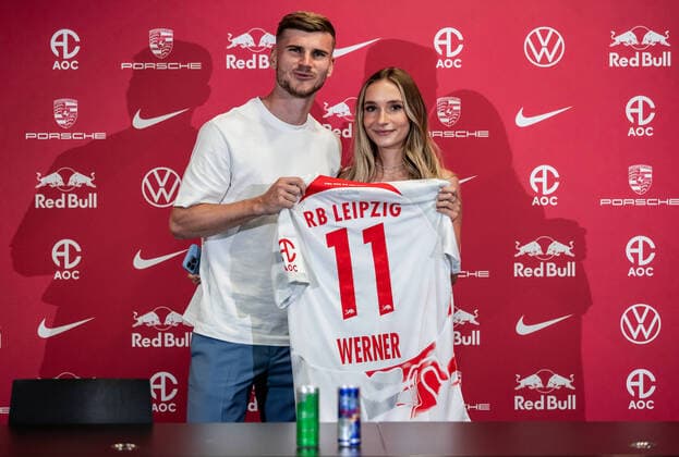 Leipzigs Timo Werner mit Freundin Paula Lense. Ankunft des neuen RB Leipzig Spieler Timo Werner in der Red Bull Arena. 9. Mai 2022: Leipzig, Red Bull Arena. Timo Werner (RB Leipzig)
