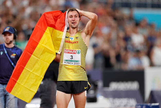 Bilder des Jahres 2022, Sport 08 August Sport Themen der Woche KW33 Sport Bilder des Tages 16.08.2022 European Championships Munich - Europameisterschaft LEICHTATHLETIK -European Championships Munich - Europameisterschaft LEICHTATHLETIK - LEICHTATHLETIK - ZEHNKAMPF MÄNNER 1500M - LAUF 1 in München (Olympiastadion), Deutschland, HMB Media Schumacher, bfischu, ----- KAUL Niklas (GER) Europameister *** 16 08 2022 European Championships Munich European Championships LIGHT ATHLETICS European Championships Munich European Championships LIGHT ATHLETICS TEN COMPETITION MEN 1500M RUN 1 in Munich Olympiastadion , Germany, HMB Media Schumacher, bfischu, KAUL Niklas GER European Champion Copyright: HMBxMedia Schumacher
