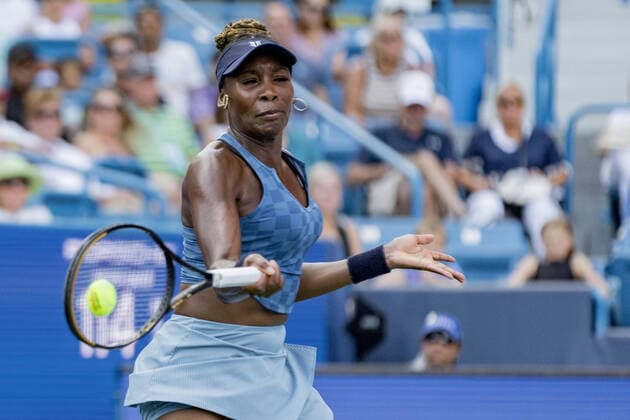 August 16, 2022, Mason, Ohio, USA: Venus Williams (USA) hits a forehand shot during Tuesdays first round of the Western and Southern Open at the Lindner Family Tennis Center, Mason, Oh. Mason USA - ZUMAs304 20220816_zaf_s304_075 Copyright: xScottxStuartx
