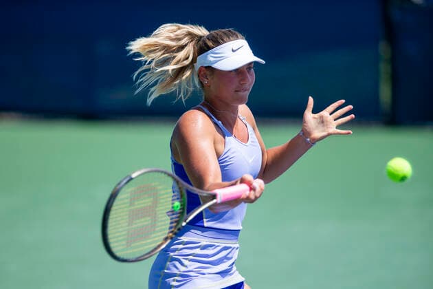 September 15, 2022, Mason, OH, USA: Western and Southern Open Tennis, Mason, OH - Marta Kortyuk plays the ball against opponent Camilla Giorgi. August 16, 2022 - ZUMA Press Mason USA - ZUMAn24_ 20220915_zaf_n24_028 Copyright: xWallyxNellx