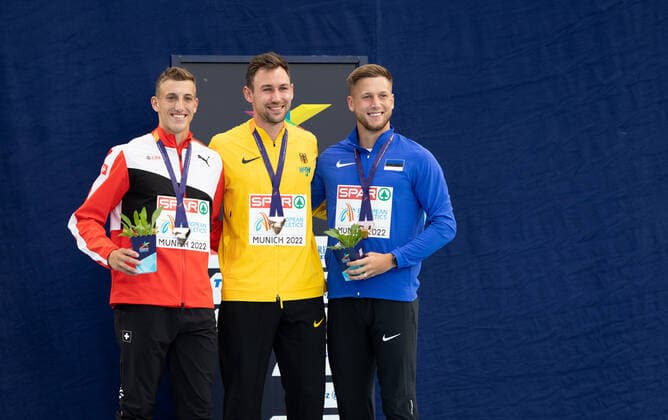 European Championships Munich22; Leichtathletik, 17.08.2022 Siegerehrung Zehnkampf Maenner (von links): Simon Ehammer (SUI), Niklas Kaul (GER) und Janek oiglane (EST); European Championships Munich22 - Leichtathletik - Medal Ceremony am 17.08.2022 im Olympiapark in Muenchen (Deutschland). Copyright: xBEAUTIFULxSPORTS R.xSchmittx
