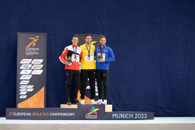 European Championships Munich22; Leichtathletik, 17.08.2022 Siegerehrung Zehnkampf Maenner (von links): Simon Ehammer (SUI), Niklas Kaul (GER) und Janek oiglane (EST); European Championships Munich22 - Leichtathletik - Medal Ceremony am 17.08.2022 im Olympiapark in Muenchen (Deutschland). Copyright: xBEAUTIFULxSPORTS R.xSchmittx