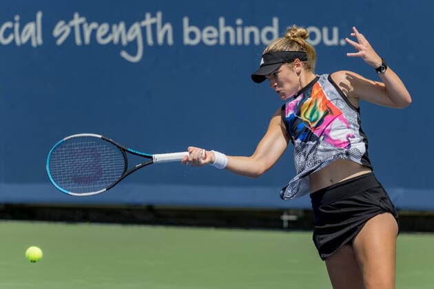 August 17, 2022, Mason, Ohio, USA: Catherine McNally (USA) hits a forehand shot during the second round of the Western and Southern Open at the Lindner Family Tennis Center, Mason, Oh. Mason USA - ZUMAs304 20220817_zaf_s304_072 Copyright: xScottxStuartx