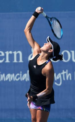 Garbine Muguruza of Spain servesagainst Elena Rybakina of Kazakstan during the second round of the 2022 Western and Southern Masters at the Lindner Family Tennis Center in Mason, Ohio, USA, 17 August 2022. Western and Southern Masters !ACHTUNG: NUR REDAKTIONELLE NUTZUNG!  Copyright: xMARKxLYONSx AME066 20220817-150e05ef80a161ab5968b452d980e699a540e761