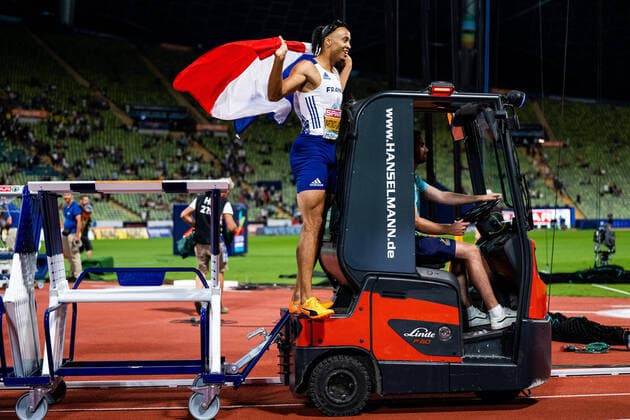 Bilder des Jahres 2022, Sport 08 August Sport Themen der Woche KW33 Sport Bilder des Tages 220817 Just Kwaouy Mathey of France celebrates after men?s 110 meter hurdles during day 7 of the European Championships on August 17, 2022 in Munich. Photo: Mathias Bergeld BILDBYRAN kod MB VG0336 friidrott athletics friidrett europamästerskap em em 2022 european championships munich 2022 munchen-em day 7 bbeng hurdles häck france frankrike *** 220817 Just Kwaouy Mathey of France celebrates after men?s 110 meter hurdles during day 7 of the European Championships on August 17, 2022 in Munich Photo Mathias Bergeld BILDBYRAN code MB VG0336 athletics athletics athletics European Championships em em 2022 european championships munich 2022 munchen em day 7 bbeng hurdles hurdles france france,  Copyright: MATHIASxBERGELD BB220817MB165