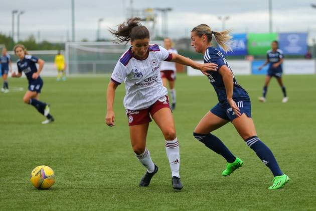 Paris FC Women v Servette Women UEFA Women s Champions League 18 08 2022. Group Play Off Mónica Mendes ( 16) of Servette FCCF shields the ball during the UEFA Women s Champions League group play off match between Paris FC Women and Servette Women at Petershill Park, Glasgow, Scotland, 18 08 2022 Springburn Petershill Park Glasgow Scotland Editorial use only , Copyright: xColinxPoultneyx PSI-15621-0003