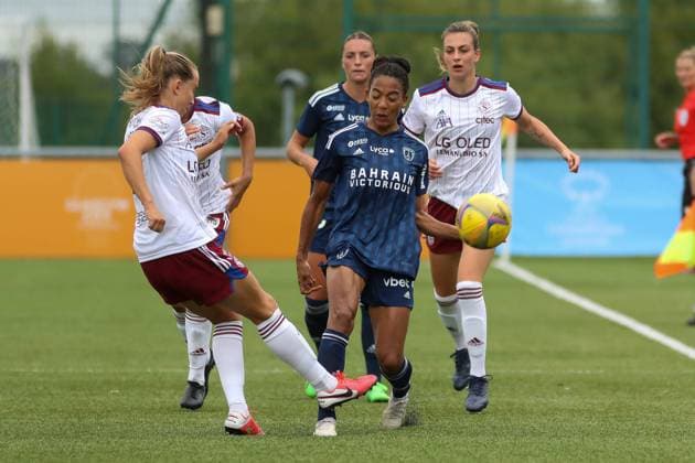 Paris FC Women v Servette Women UEFA Women s Champions League 18 08 2022. Group Play Off Nathalia Spälti( 14) of Servette FCCF clears the ball while under pressure during the UEFA Women s Champions League group play off match between Paris FC Women and Servette Women at Petershill Park, Glasgow, Scotland, 18 08 2022 Springburn Petershill Park Glasgow Scotland Editorial use only , Copyright: xColinxPoultneyx PSI-15621-0009